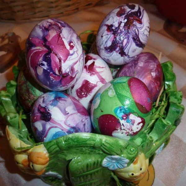 ВИСТИНСКИ РАЈ ЗА ОЧИ: Скопјанка во неколку техники украсува велигденски јајца